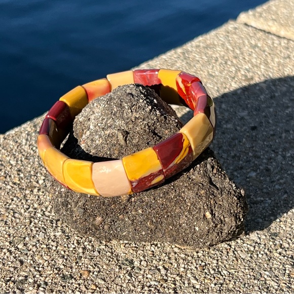 Mookaite Jasper Faceted Stretch 15mm Beaded Bracelet - Picture 5 of 5